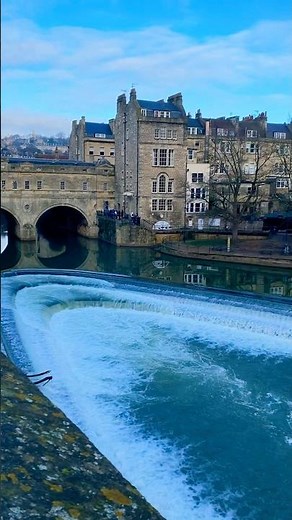 Bath, England 🏴󠁧󠁢󠁥󠁮󠁧󠁿 | Pulteney Bridge and Weir, Bath, UK 🇬🇧 | River Avon 🌊 | #travel