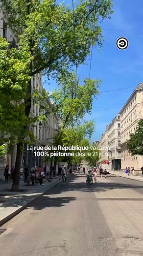Culturel Lyon on Instagram: "À partir du 21 juin, la rue de la République sera entièrement réservée aux piétons. 👭 - Les bus ( C3 / C13 / C14 ) feront désormais un détour au niveau de la rue Grenette pour ne plus passer sur la rue de la République entre Cordeliers et Hôtel de Ville. 🚎 - 📲 + d’infos sur le site de @villedelyon"