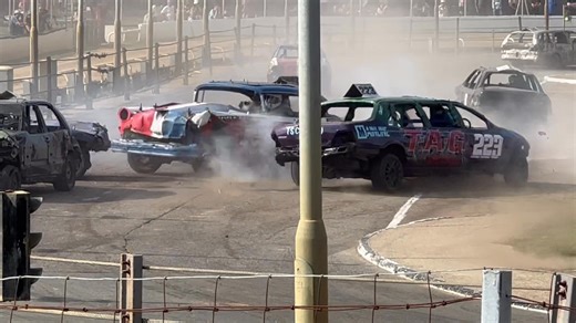 223 Brett Harrison delivered a shot over the rear wheel to 521 Ashley Riley during Heat 1 | Caged Bangers