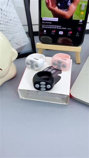 🔥🔥 This is a Wireless Remote Control Ring for those who like to swipe videos and can control them remotely, click the link below to buy it!❤️‍🔥❤️‍🔥 #wirelessremotecontroller #controller #remotecontrol #tiktokshop #fyp #buyit