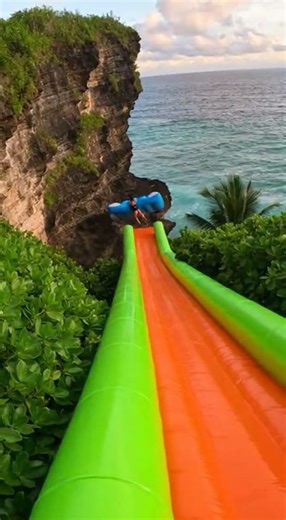 Extreme Cliff Slide Jump 🌊⚡ 4K Action Stunt