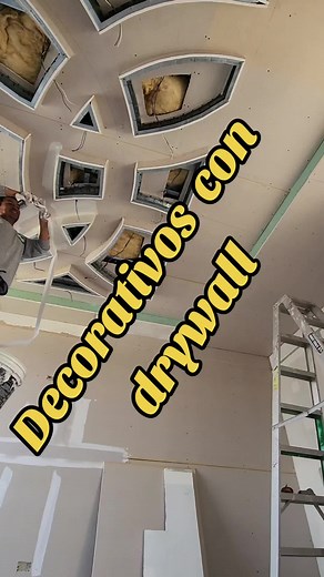 Techos Decorativos con drywall aun estamos en proceso constructivo con drywall #cielorasodedrywall #diseñoscondrywall #drywallencomas