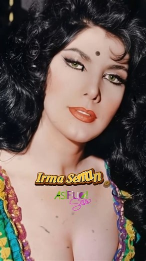 Irma Serrano fue una figura única en el espectáculo mexicano: intensa, polémica, magnética y dueña de una belleza exótica que atrapaba miradas. Con su estilo indomable, triunfó en el cine, el teatro y la música, convirtiéndose en un símbolo de carácter y rebeldía. Siempre auténtica, desafió normas, rompió moldes y dejó una huella imposible de borrar en la cultura popular. Irma Serrano no fue solo una artista, fue un mito viviente. #IrmaSerrano #epocadeoro #CineMexicano #actrizmexicana #LaTigresa