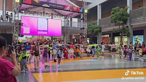 Grand Opening @eastvarabsd 15 Februari 2025 berkolaborasi dengan @stelaproject menampilkan Flash Mob Dance. seru sekali bisa berpartisipasi di acaranya.🥰 . . . . . #dancer #flashmob #eastvarabsd #mall #fyp #foryou #kidsdancer #TIKTOK #fypシ #colorful #stage