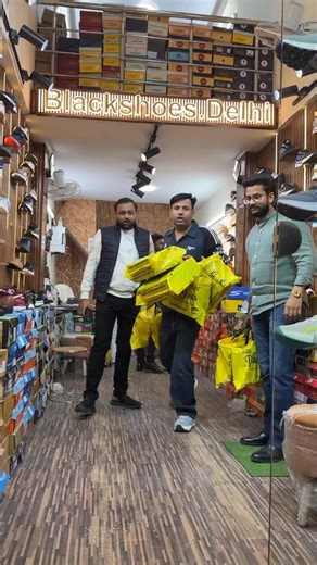 Black Shoes on Instagram: "Sports Shoes ho, Formal Shoes ho ya classy Chelsea Boots 👟✨ Sab kuch mil raha hai sirf ₹499 mein! Style bhi, comfort bhi aur budget bhi full fit 💯 Late mat karo, stock fast move hota hai 👀 📍 Main Rithala Road, Budh Vihar Phase-1, Near Shri Ram Sweets, Delhi"