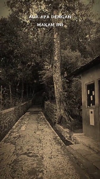Makam Waliyullah Mbah Hadiyana Atas Angin — Live Desa Pekuncen 17.30-20.30 WIB