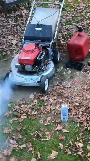 First start in who knows how long! 1980’s Honda HR214. These are awesome lawn mowers!