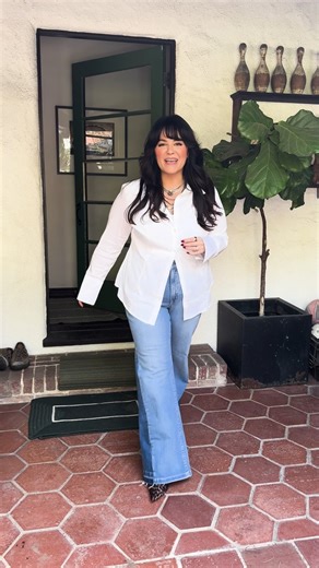 87K views · 241 reactions | Tired of getting foundation on your shirt? Check out this awesome (and unexpected) makeup hack courtesy of Taryn Hicks from The Motherhood! See style expert Taryn Truly along with Connie Britton and the other experts in an all new episode of The Motherhood Mondays at 8/7c, streaming the next day on Hallmark Plus! #MayForMoms https://bit.ly/3F6D8wm | Hallmark Channel | Facebook