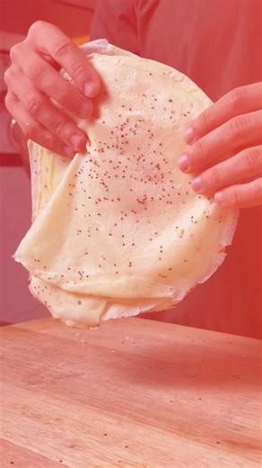 Lucas da Gama Lacerda | Nutricionista on Instagram: "Crepe rápido é outro nível de praticidade COMENTE aqui embaixo com um emojizinho qualquer se quiser receber o PDF da receita, o modo de preparo, os macronutrientes detalhados direto na sua DM Mas por que os crepes rápidos? Primeiro porque eu acho o gosto muito bom, segundo por conta da versatilidade, com os crepes você pode fazer varios pratos diferentes, é só colocar a criatividade pra funcionar, e terceiro porque os macros são muito interess