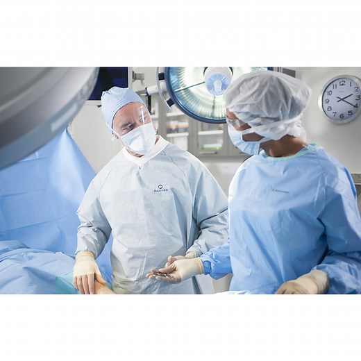 HALYARD* Aero Series AAMI Level 3 & Level 4 Surgical Gowns