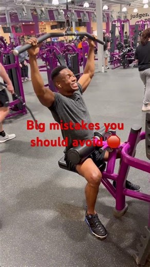 Don’t do that you can damage your wrist .#backworkout #sports #shorts