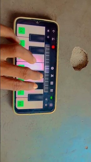 Learn to play the popular Sarkari Tune with this easy piano tutorial using the Walk Band
