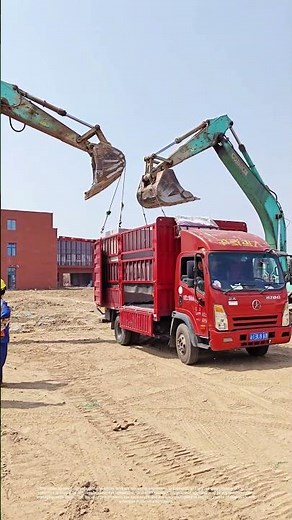 Heavy Machinery in Action: How Excavators Streamline Construction Cargo Handling