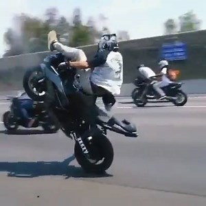 stunting😋 | BikerTube