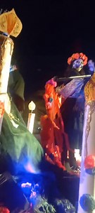 La Escuela Estatal de Iniciación Musical Julián Carrillo presente en el magno desfile "Xantolo en tu ciudad". A través del ensamble musical integrado por alumnos, bajo la dirección del Mtro. Emmanuel Mendoza Lara y en la voz de la joven soprano, Renata Hernández Montes. Así como destacar el trabajo en la decoración de la Escuela militar Anglo Americano. | Aló San Luis | Facebook