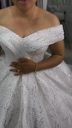 Now instore 😍😍😍 Fits 8,10 and 12🎈🎈 Hire this beautiful Dress now for K5500 Full Luxury Package for the Bride and Extra Goodies 🤗 June Promotion currently running 💥 | Kutchi's Classic wedding Dresses.