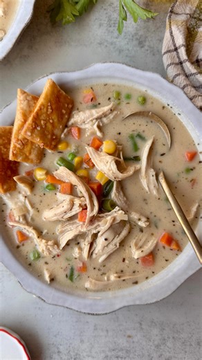 the flavors of a classic chicken pot pie made into a craveable, cozy soup! Garnished with flaky pie crust crackers 🤌 recipe below ⬇️ Ingredients 5 tablespoons butter* 1 medium-sized onion, diced 2 garlic cloves, minced 1/4 cup AP flour 4-5 cups chicken broth 1.5 lbs chicken breast (or 1 rotisserie chicken, shredded) 1/2 cup heavy cream* 1 (12oz) bag frozen mixed veggies 1 tablespoon Italian seasoning 1 tsp salt 1 tsp pepper 1 tsp garlic powder 1 tsp onion powder 1/2 tsp red pepper flakes — For 