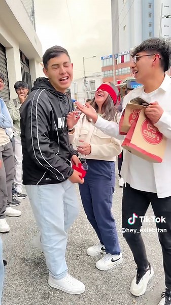 Semana Inglesa: Capítulo 3 de Besos y Más