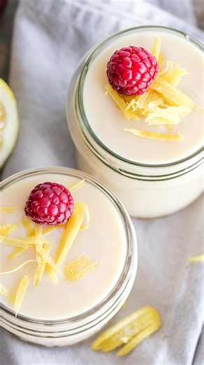 13K views · 8.8K reactions |  Recette ⬇️ Quantité : 4 verrines (ou 7 petites) Les ingrédients : • 2 œufs • 70 g de sucre • le zeste d’1 citron • le jus de 2 petits citron • 15 g de maïzena • 480 ml de lait • 20 g de yaourt nature Tu préfères les verrines au citron ou aux fruits rouges ?  | ImanouCuisine | Facebook