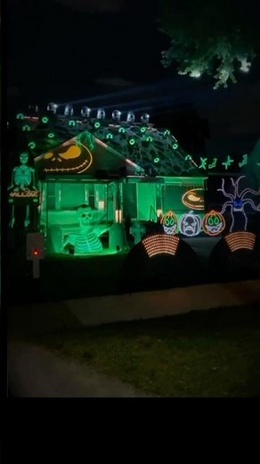 Amazing Halloween Light Show Syncs Perfectly with Music!