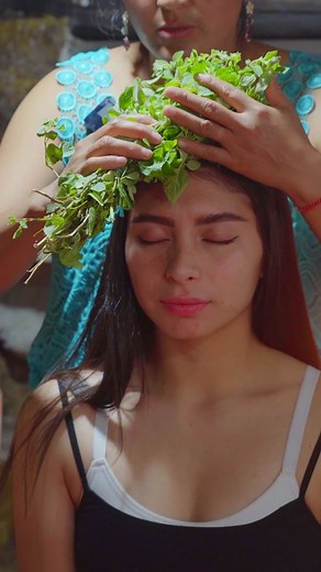 Esperanza gives Paola a traditional energy cleansing with lots of soft, soothing whispering sounds 😴 Esperanza le da a Paola una limpia energética y masaje super relajante con susurros y sonidos suaves 🥰 Full videos 👉 Youtube Video work 👉 @Colibri Visuals Thanks 🙏 @PaOla Flores ... #energyhealing #energy #asmr #asmrsounds #asmrcommunity #asmrvideo #asmrtiktoks #asmrtingles #asmrtriggers #asmrtiktok