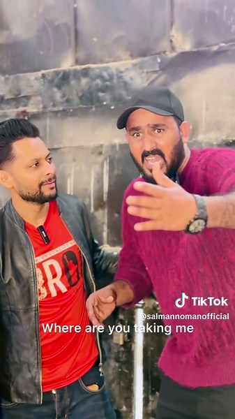 Comedy Sign Challenge: 3 Girls, 1 Signature