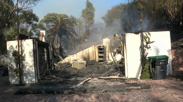 Raging wildfire in Malibu sparks mass evacuations