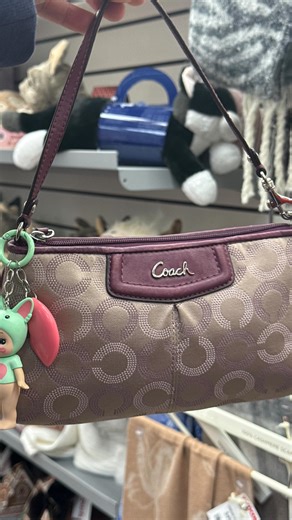 THAT Y2K GIRL ✨ on Instagram: "Love doing purse trades! Or you can also trade for store credit 🤗"