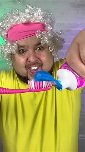 How to use toothpaste🙃🙂