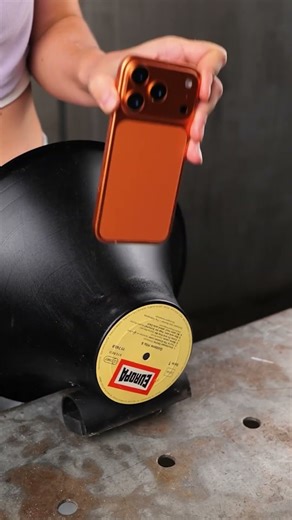 She turned an old vinyl into a working speaker 💿🔥🔊 #upcycledcrafts