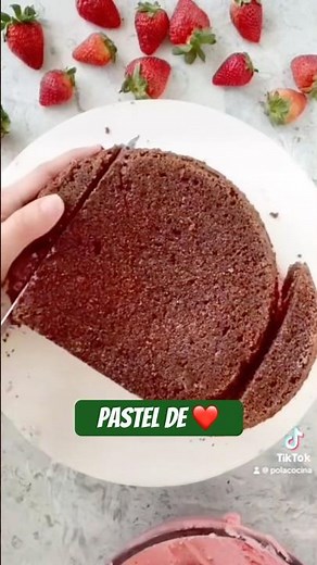 Cómo hacer un pastel de corazón con moldé redondo
