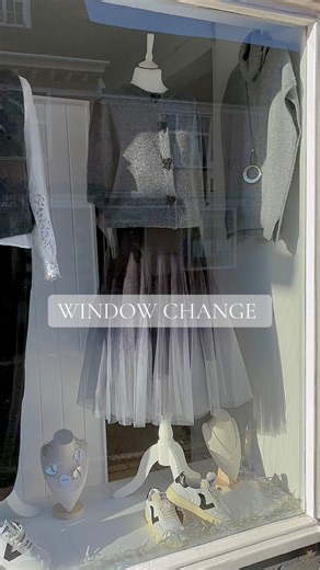 WINDOW CHANGE🩷 | Girls love roses