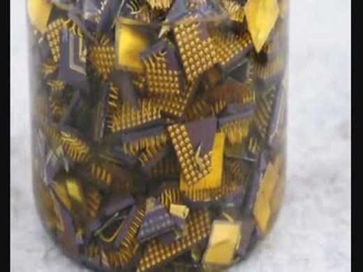 ＣＰＵを集めて金を王水で溶解し、還元剤で再生成する動画