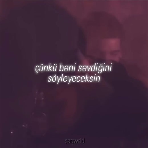 Doing It Wrong; Take Care albümünün en duygusal hissettiren şarkılarından biri. Şarkı; Gurur ve kırılganlık, yanlış ama vazgeçilmeyen bir ilişki, kendini suçlama gibi temaları işler. Drake şarkıda sevdiği ama kendisine zarar verdiğini bildiği bir kadından ayrılma kararını anlatır. İlişkinin en başından beri yanlış olduğunu vurgular. Bu yüzden şarkı aşkın bitiş anındaki pişmanlık ve doğruluk duygusunu aynı anda işler. #drake #çeviri #fypage #keşfet #fyp