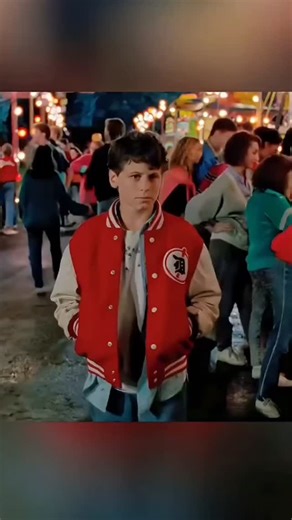 Clips Hound Series on Instagram: "​🎬Movie: Big ​⭐ Genre: Fantasy/Comedy ​⏳ Runtime: 1 hour 44 minutes ​🌟 Rating: 7.3/10 (based on IMDb) ​☀️ Cast: Tom Hanks, Elizabeth Perkins, Robert Loggia, John Heard, Jared Rushton ​📖 brief Overview: A 12-year-old boy named Josh Baskin (played as an adult by Tom Hanks) makes a wish to be "big" on an antique fortune-telling machine at a carnival. The next morning, he wakes up as a 30-year-old man. The clip shows him discovering his transformation, realizing