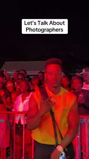 Describing Photographers: A Visual Journey