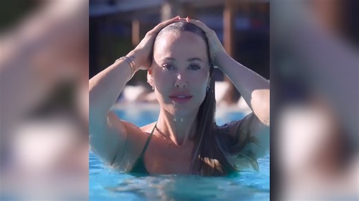 Will sie damit jetzt durchstarten?: Moderatorin verzaubert mit Pool-Video