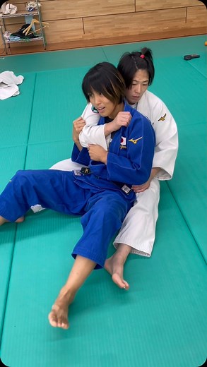 中山有加/yuka nakayama(osumi) | 【パーソナルレッスン】 日本を代表する寝技師土井雅子 @doima69 に寝技の指導をしてきました。 今回は逃げ方や身体の使い方をレクチャー。 寝技はやられないことが最優先です。 それぞれの技の逃げ方ももちろん大事ですが、最も重要なのは亀にならないことだと私は考えます。... | Instagram