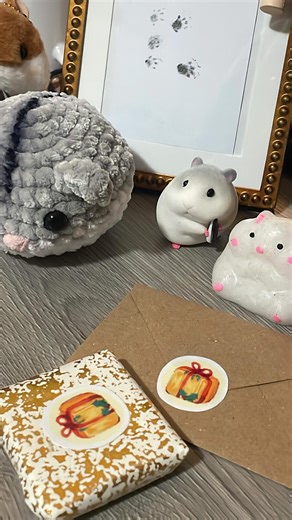 𝐇𝐮𝐟𝐟𝐲 𝐓𝐡𝐞 𝐇𝐚𝐦𝐬𝐭𝐞𝐫🌱 on Instagram: "The wonderful @hamsty_lab and her new business! She's painting hamsters portraits and more! :) 🎨 🌱 Use code: HUFFYSGIFTTOYOU at checkout when purchasing from @happyhamstery #hamsterportrait #hamsterlove #hamsterworld #hamsterlove🐹❤️ #hamsterworld"