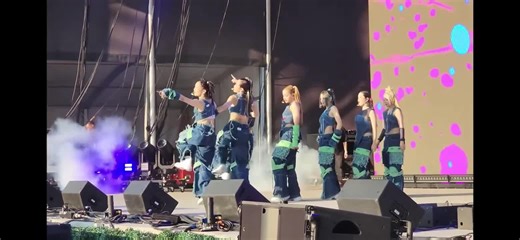 XG-shooting star纽约音乐节~全场大合唱#XG #shootingstar