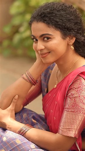 Padinekumar(பாடினி)❤️ on Instagram: "❤️🌸❤️ . Costumes - @ivalinmabia.halfsarees Photographer - @camerasenthil Makeup - @ragavismakeover Shoot Organized by @rrajeshananda . #curly #love #new #year #2026"