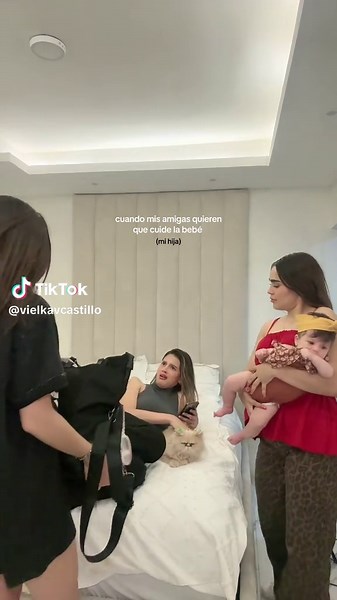 Mamás Fuera de Servicio: Cuidando a los Bebés de Amigas