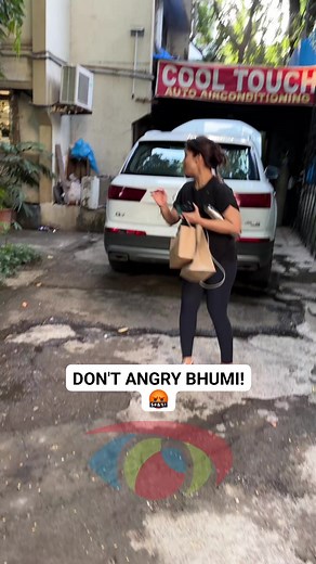 Paps annoy Bhumi Pednekar by not giving her family privacy, here's how she reacted! Bhumi Pednekar #bhumipednekar #angry #annoyed #bollywood #rakshabandhan #bp #koimoi | KoiMoi.com