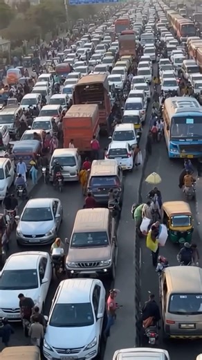 Highway par bahut jeyada traffic lagi hoyi hai 😱 #kite #patang #shorts