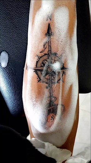compass arrow #fypシ #jumongtattoo #blackandgreytattoo #compasstattoo