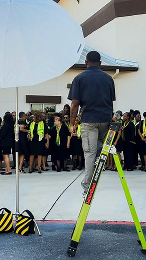 Pulled up with the gear, locked in the setup, and left with $500 in an hour 💰📸 🧠 The Setup • AD600 Pro Metabolic Umbrella • Quick outdoor lighting setup 🎯 The Game Plan • $25 per headshot • 30–40 people pulled up 💡 The Reminder Start small, move smart it adds up fast. ⚡️ | Tahlib Webb