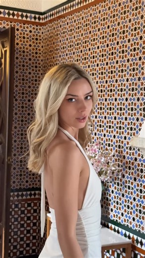 Emmi ♡ ︎ on Instagram: "hi stranger💕"