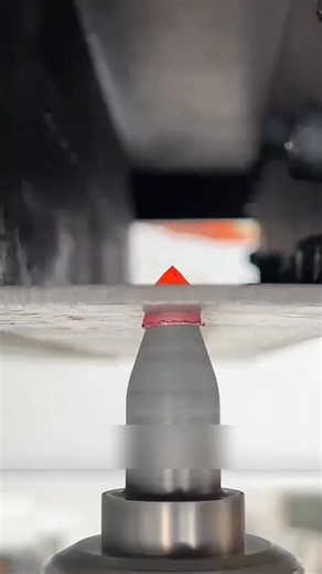 未来へ つなぐ \話 on Instagram: "切るのではない。 溶かすのでもない。 金属そのものを「形にする」穴あけ技術。 #フリクションドリリング #金属加工 #ものづくり #工業技術 #構造設計"