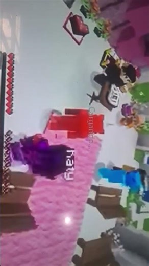 yo jugando minecraft