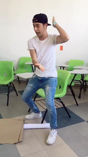 Cuando estás soñando feo 😂😭 Mando DM en Insta: danieeelsanchez 🚀 #comedia #viral #parati #foryou